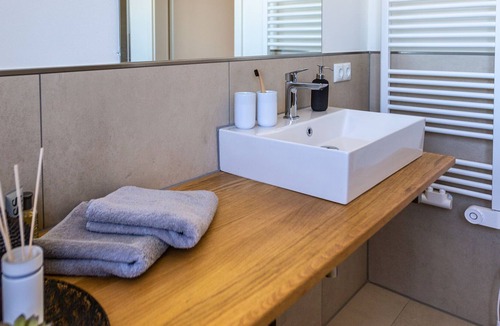 Schwerin Apartment | Traumhaftes Appartment mit Sauna, Seeblick und Stadtnähe