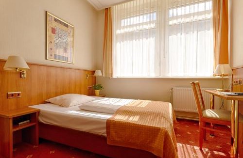 Huxtertor/Muhlentor/Gartnergasse Hotel | Traveller Hotel