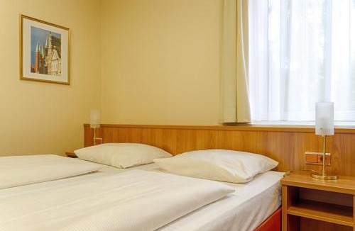 Huxtertor/Muhlentor/Gartnergasse Hotel | Traveller Hotel