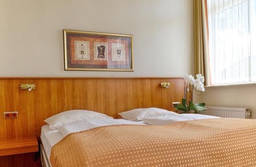 Huxtertor/Muhlentor/Gartnergasse Hotel | Traveller Hotel