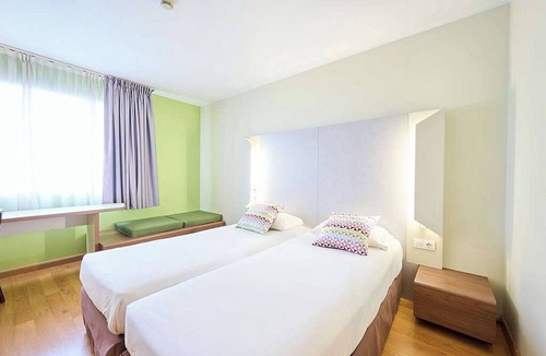 Cornella de Llobregat Hotel | Travelodge BCN Cornellá Fira