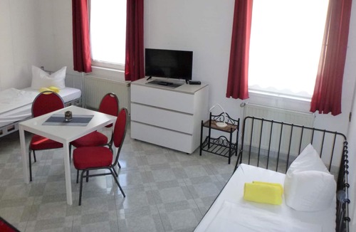 Mitte Apartment | Triple room-Basic-Shared Bathroom-Zi 1-4-5-6-9
