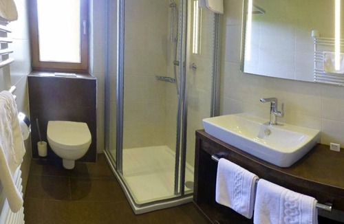 Obsteig Bed & Breakfast | Triple room "Holzleiten" with south and west-facing balcony - Pension Alpenhof -
