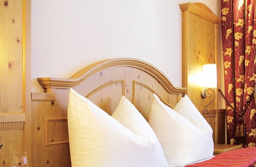 Oberammergau House | Triple Room - Hotel Wittelsbach