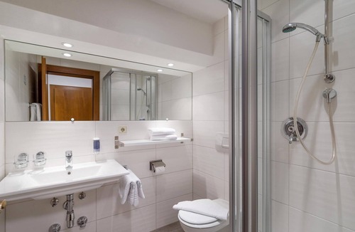 Itter Apartment | Triple room with shower, toilet - Hotel Edelweiss