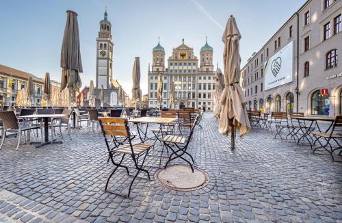 Innenstadt - Sankt Ulrich-Dom Apartment | TRULY - Direkt am Rathausplatz, Dachterrasse mit Blick auf Perlachturm, Garage, Fahrstuhl