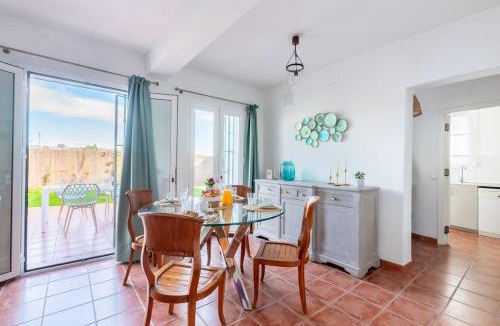 Gerena House | Tu escapada en Gerena, jardín y luz