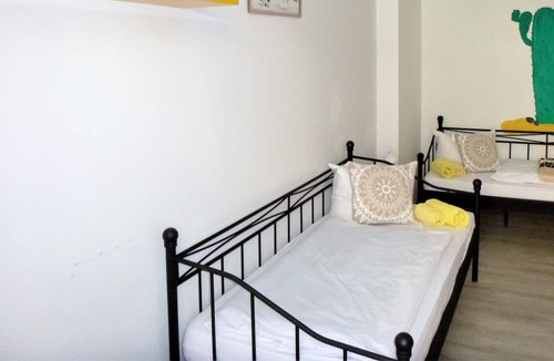 Mitte Apartment | Twin room-Standard-Shared Bathroom-Zi 11-14