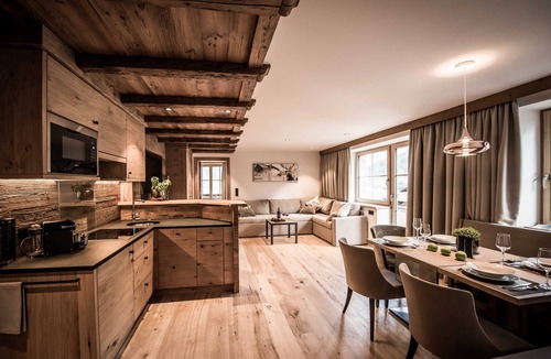 Holzgau Apartment | Type 5 - 2 bedrooms 1 bunk bed & 1 double bed, 4-6 pax - Pepi's Suites