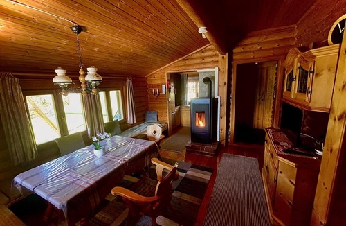 Imst Apartment | Tyrolean log cabin - apartment/apartment, shower and bath, WC, quiet