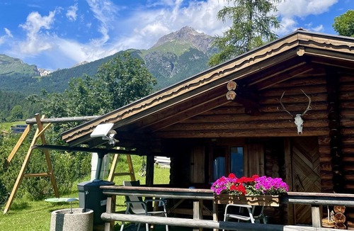 Imst Apartment | Tyrolean log cabin - apartment/apartment, shower and bath, WC, quiet