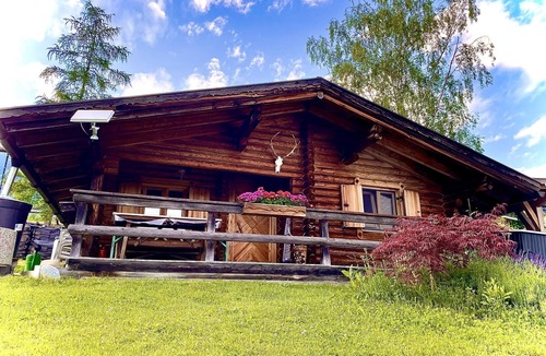 Imst Apartment | Tyrolean log cabin - apartment/apartment, shower and bath, WC, quiet
