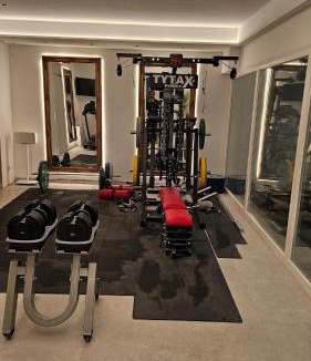 Obersendling Apartment | UG Neubau City Wohnung - Pool, Gym, Sauna, zweites Bad extra buchbar