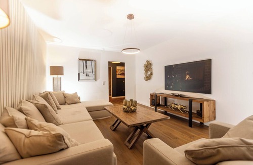 Ruettenscheid Apartment | Ultra-Modern & Central: Luxury Apartment in Essen-Rüttenscheid. Trade show coming up!