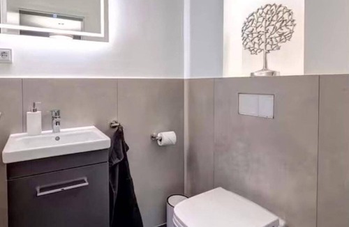 Ruettenscheid Apartment | Ultra-Modern & Central: Luxury Apartment in Essen-Rüttenscheid. Trade show coming up!