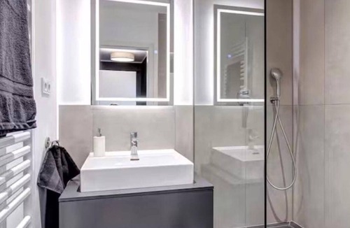 Ruettenscheid Apartment | Ultra-Modern & Central: Luxury Apartment in Essen-Rüttenscheid. Trade show coming up!