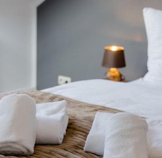 Munchen District Apartment | UNiQE I 100qm I 2 Schlafzimmer I Nähe Messe