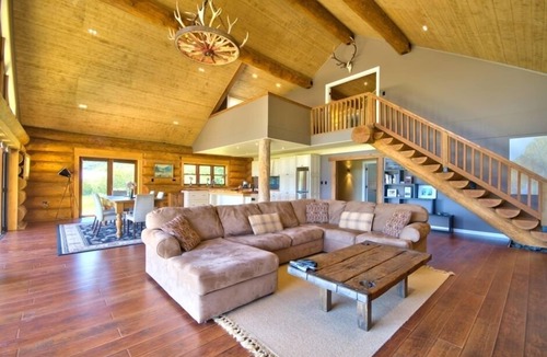 Glenorchy House | Unique Modern Log Home - Stunning Mountain Views, Designed for Comfort