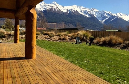 Glenorchy House | Unique Modern Log Home - Stunning Mountain Views, Designed for Comfort