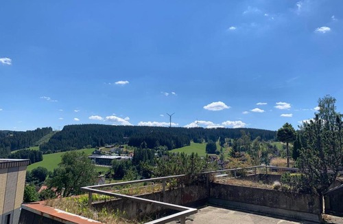 Schonach im Schwarzwald Apartment | Unique: Sonnenverwöhnte 2 Zimmer Familienwohnung im Schwarzwald mit Netflix