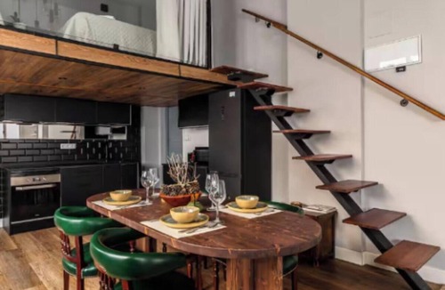 Carabanchel Apartment | Urban Loft Experience – High Ceilings, Open Layout, Sleeps 6