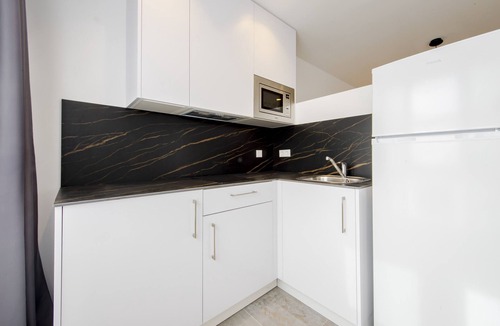 Costillares Apartment | Urban Museo del Prado apartment in Madrid