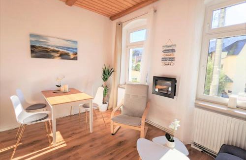 Rathmannsdorf Apartment | Urlaubsmagie - Ferienwohnung Rotmilan - Garten & Saisonaler Pool - R1