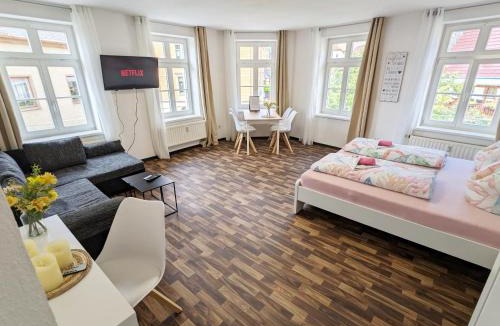 Sebnitz Apartment | Urlaubsmagie - Ferienwohnung Frischluft - Sauna & Saisonaler Pool - F3