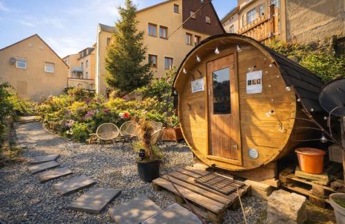 Sebnitz Apartment | Urlaubsmagie - Ferienwohnung Frischluft - Sauna & Saisonaler Pool - F3