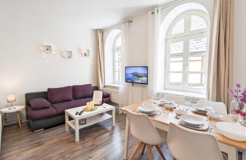 Sebnitz Apartment | Urlaubsmagie - Ferienwohnung Felsenfreund - Sauna & Saisonaler Pool - F0