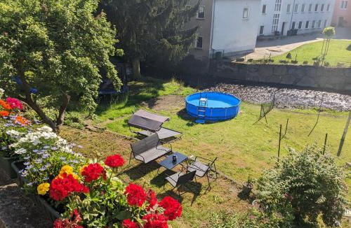 Sebnitz Apartment | Urlaubsmagie - Ferienwohnung Unterholz - Sauna & Saisonaler Pool - UO0