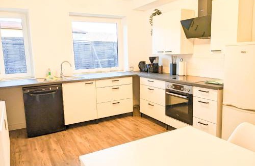 Lichtenhain Apartment | Urlaubsmagie Ferienwohnung Wiesengrün - direkt am Wanderweg - für 6P - W6