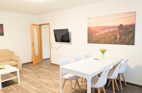 Lichtenhain Apartment | Urlaubsmagie Ferienwohnung Wiesengrün - direkt am Wanderweg - für 6P - W6