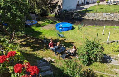 Sebnitz Apartment | Urlaubsmagie - Ferienwohnung Uferhang - Sauna & Saisonaler Pool - UO1