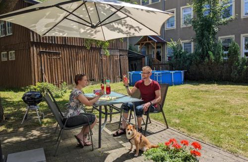 Sebnitz Apartment | Urlaubsmagie - Ferienwohnung Talruhe - Garten mit Terrasse & Saisonaler Pool - H5