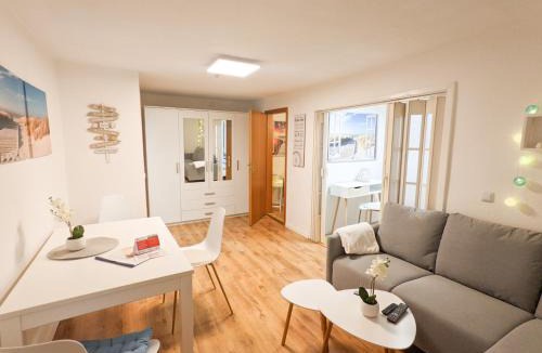 Sebnitz Apartment | Urlaubsmagie - Ferienwohnung Turmfalke - Garten mit Terrasse & Saisonaler Pool - H6