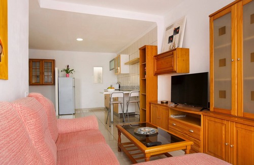 Las Palmas de Gran Canaria Apartment | Vacation Home 'Casa Ferro' with Mountain View, Balcony & Wi-Fi