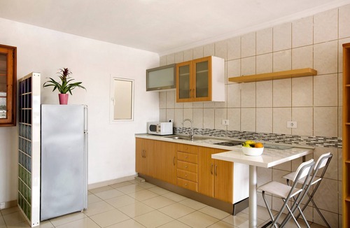 Las Palmas de Gran Canaria Apartment | Vacation Home 'Casa Ferro' with Mountain View, Balcony & Wi-Fi