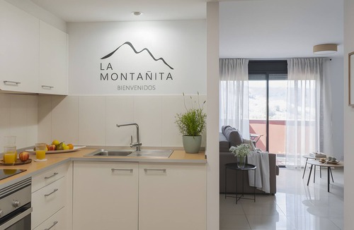 Las Palmas de Gran Canaria Apartment | Vacation 'La Montañita' with Sea View, Private Terrace and Wi-Fi