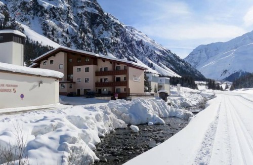 Plangeross House | Vacation home Daheim (PZT385) in Sankt Leonhard im Pitztal - 25 persons, 10 bedrooms