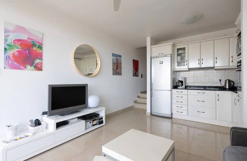 San Agustin Apartment | Vacation Apartment 'Apartamento Con Piscina' with Shared Pool, Wi-Fi and Air Conditioning