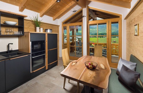 Oberschonau Apartment | Vacation apartment Bergulme, 1 - 4 persons, 89 sqm, 2 separate bedrooms, kitchen, living room, balcony