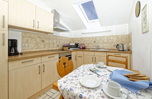Aschau im Chiemgau Apartment | Vacation apartment I in the adjoining house, 65 sqm with separate bedroom, north-east facing balcony