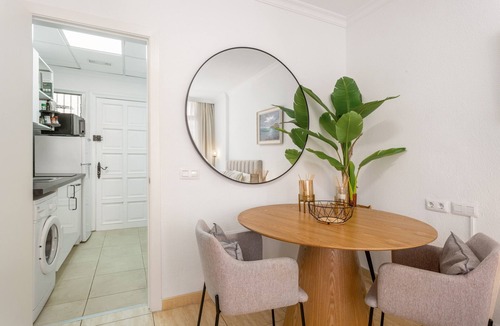 Puerto de la Cruz Apartment | Vacation Apartment 'Nuevo, Piscina Y Mar A 1 Paso' with Shared Pool, Wi-Fi and Air Conditioning
