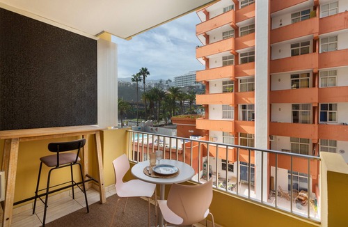 Puerto de la Cruz Apartment | Vacation Apartment 'Nuevo, Piscina Y Mar A 1 Paso' with Shared Pool, Wi-Fi and Air Conditioning