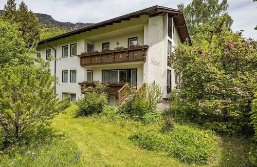 Bad Reichenhall Apartment | Vacation apartment 26 sqm for 1 person with mountain view on the mezzanine floor