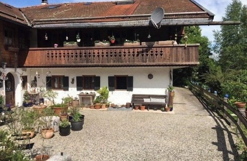 Weissbach Apartment | Vacation apartment Untersbergblick 45 sqm, 1 - 3 pers., idyllic location with garden