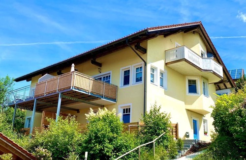Sankt Englmar Apartment | Vacation apartment with south-facing balcony-terrace and open-plan living area