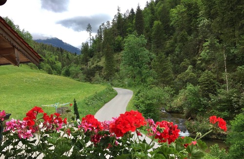 Weissbach an der Alpenstrasse Apartment | Vacation apartment in quiet centr. Location in the Berchtesgadener Land with unobstructed mountain views