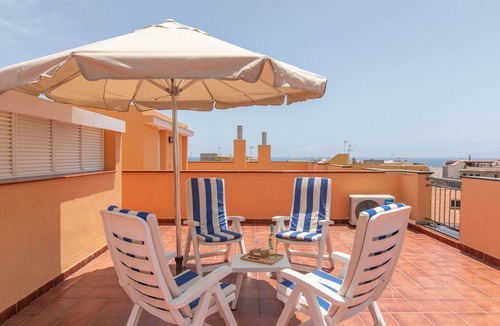 Playa San Juan Apartment | Vacation Apartment 'Isla Bonita San Juan Beach' with Shared Terrace and Wi-Fi
